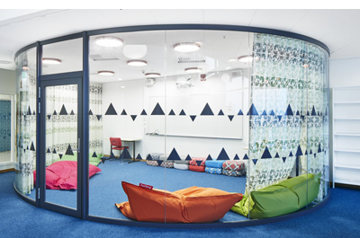 The design of the open spaces contributes to the sound damping