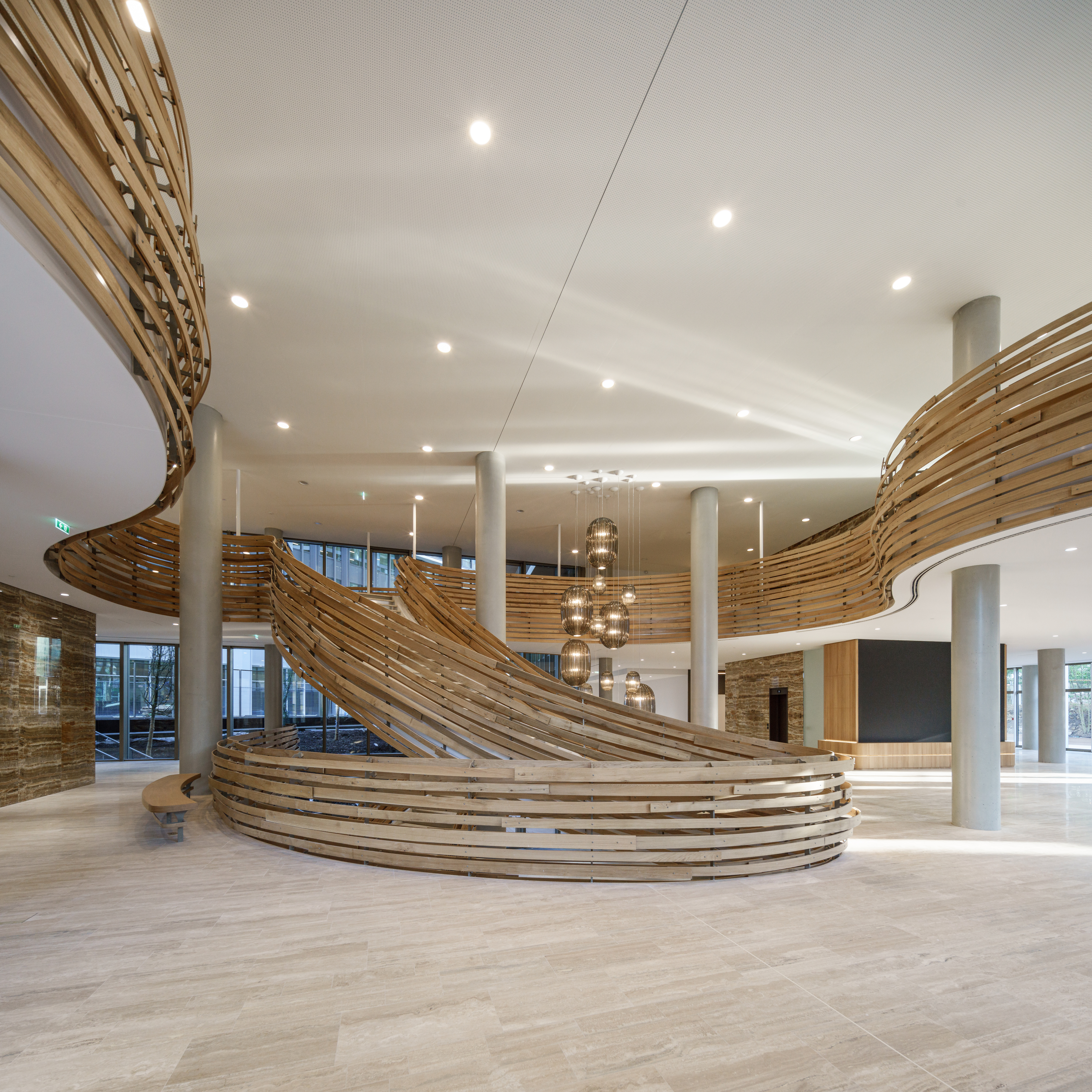 Photo de l'intérieur du bâtiment avec toile technique au plafond-2..