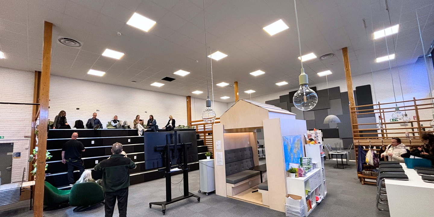 LED Nordic hankeryhmää kouluvierailulla.