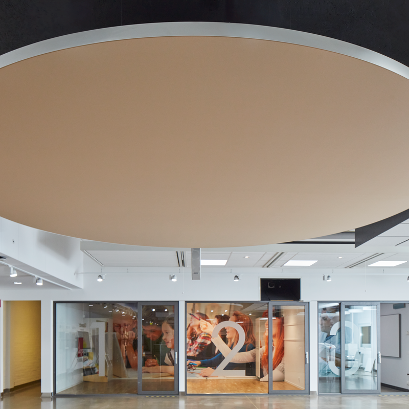 Sehr grosses Deckensegel im Hauptsitz von Ecophon