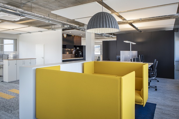 Free hanging acoustic panels in open-plan office