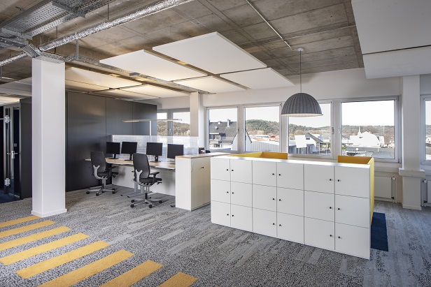 Free hanging acoustic panels in open-plan office
