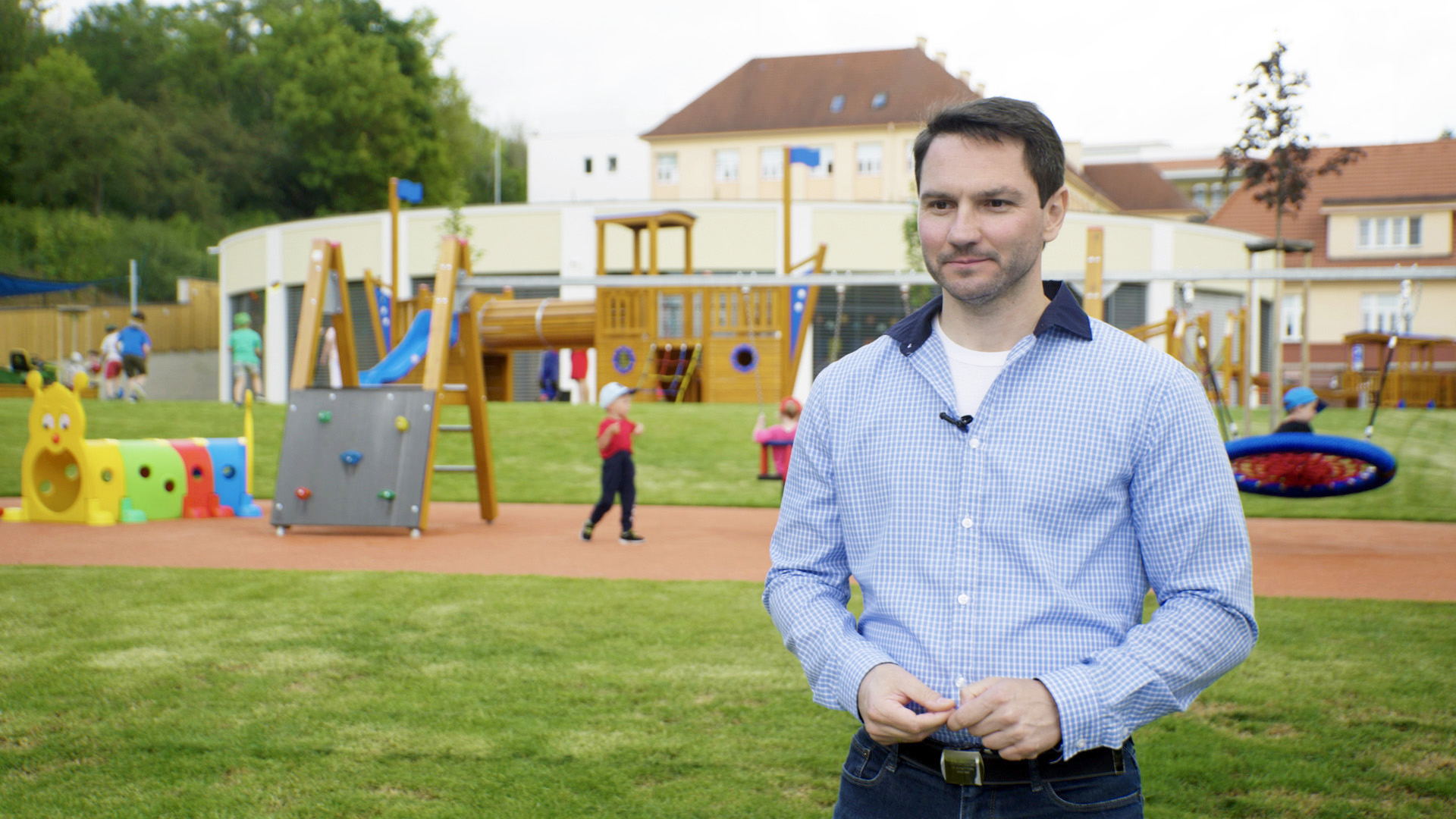 Architect Konstantinos Tsirtsikos standing in front of Nemo kindergarten